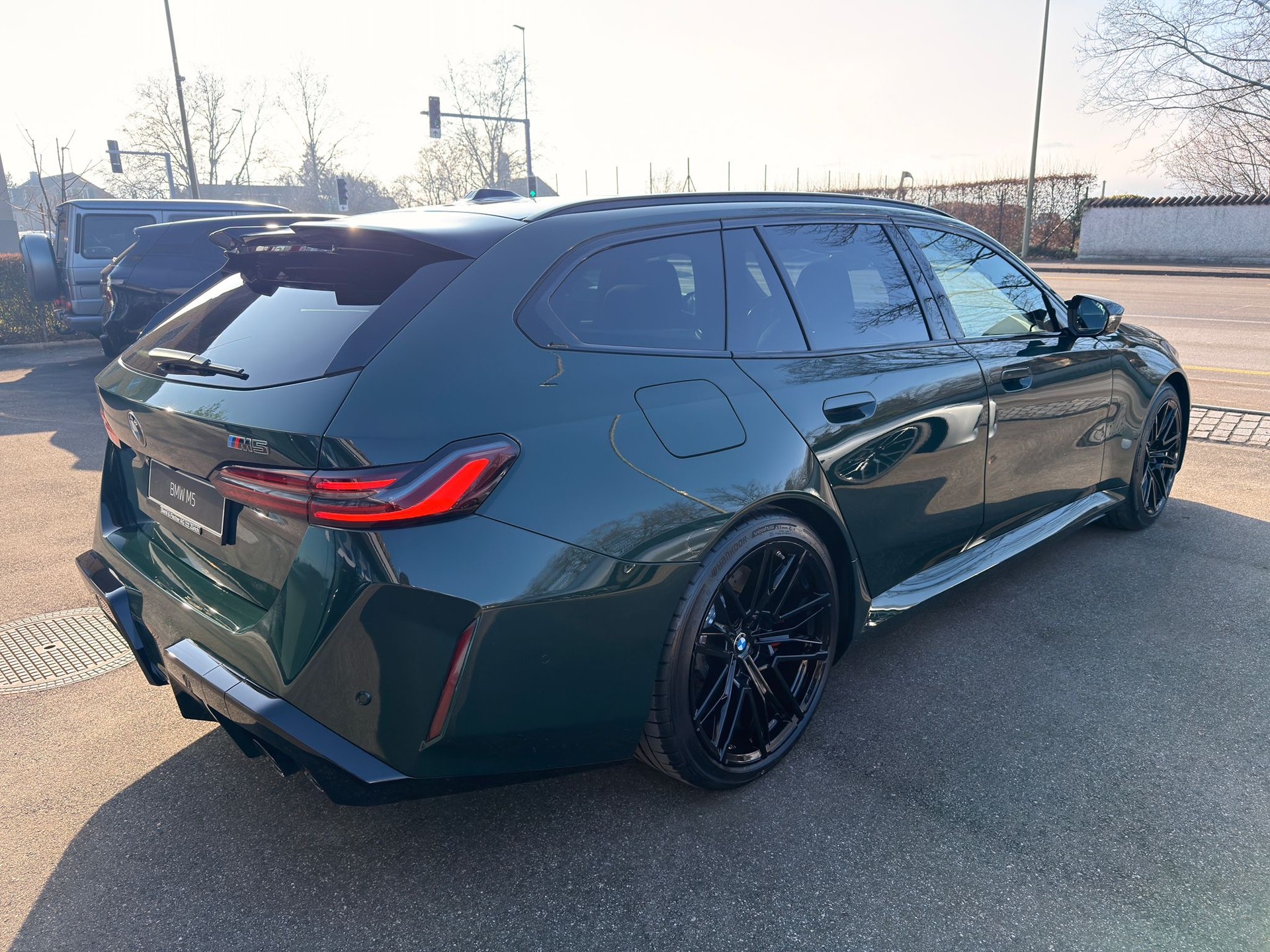 BMW M5 xDrive Touring-image-5