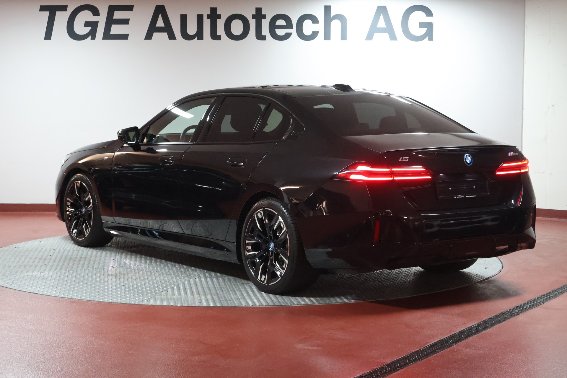 BMW i5 M60 xDrive M Sport Pro-image-18