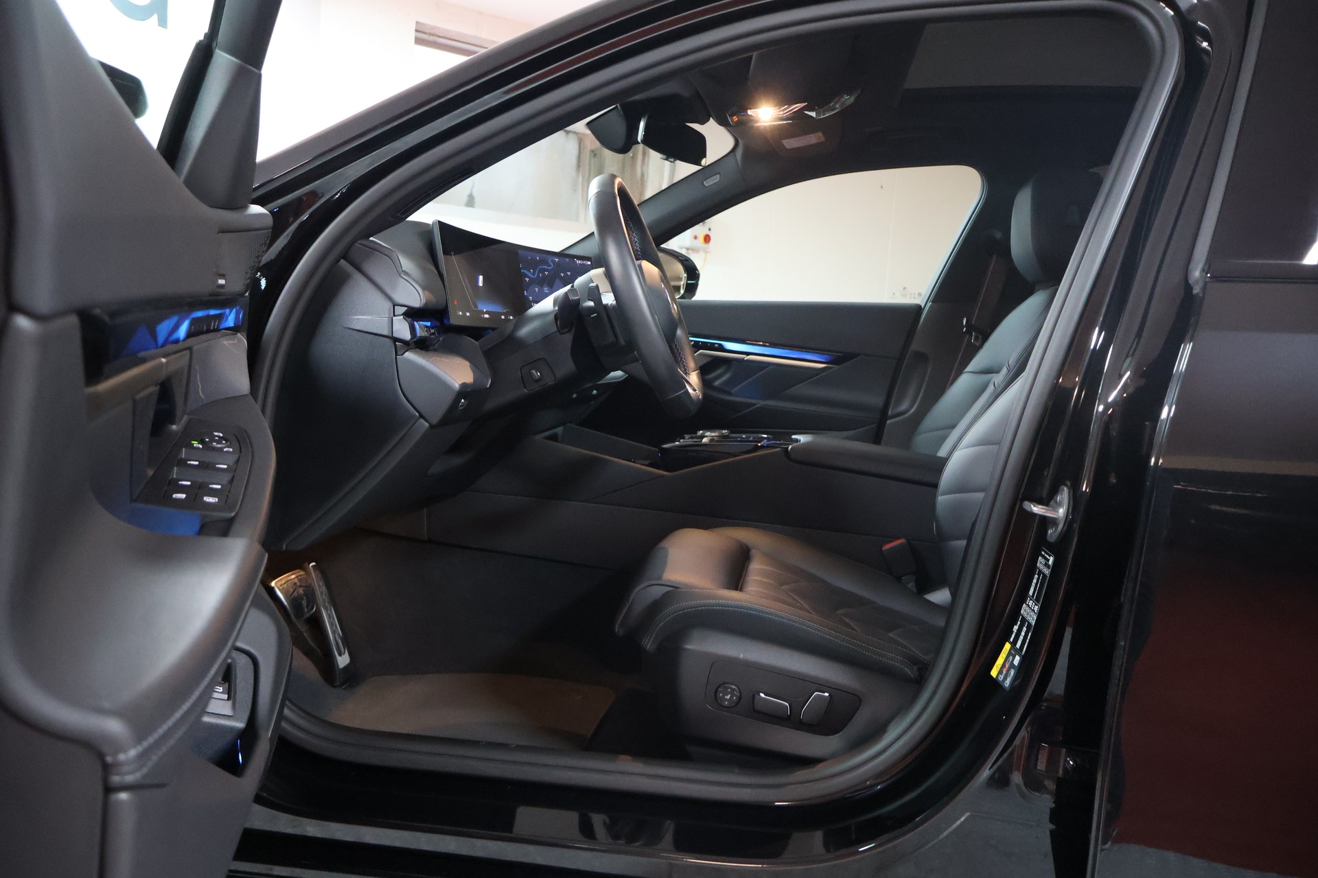 BMW i5 M60 xDrive M Sport Pro-image-6