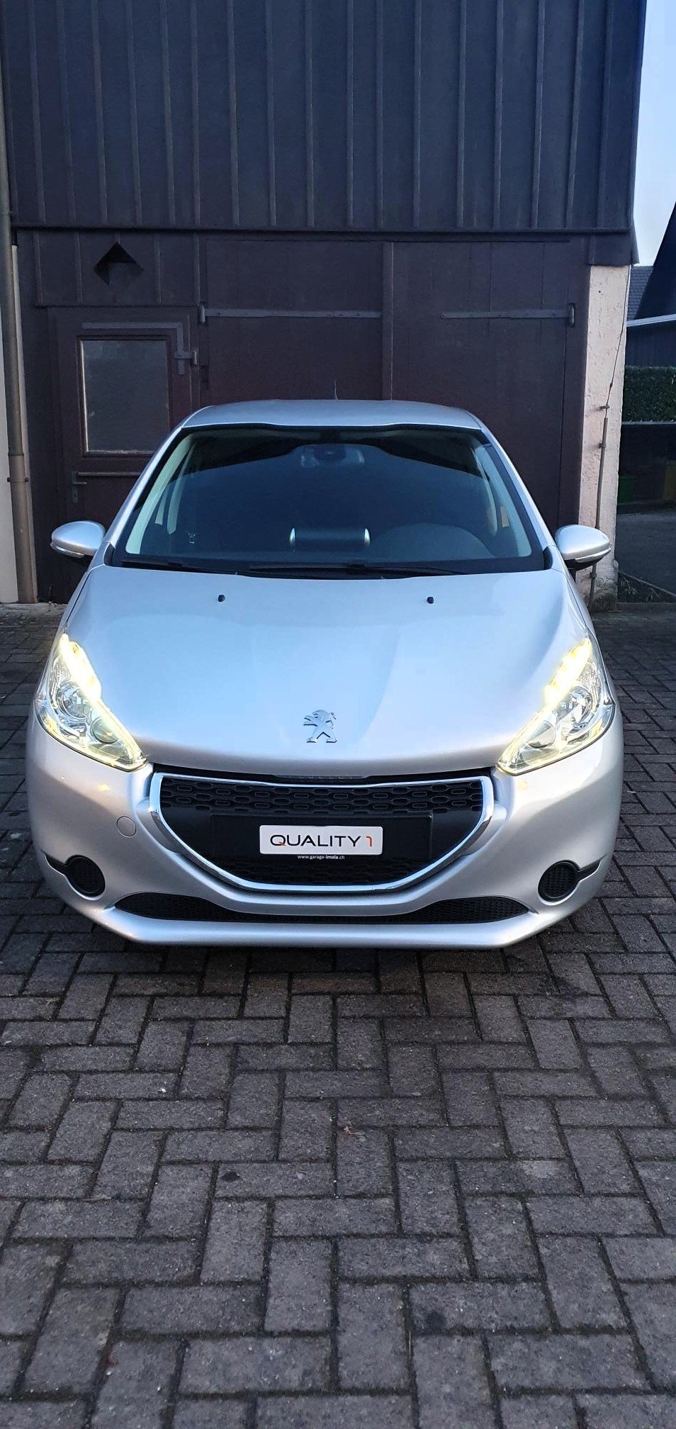 PEUGEOT 208 1.4 e-HDi Active EGS5-image-1