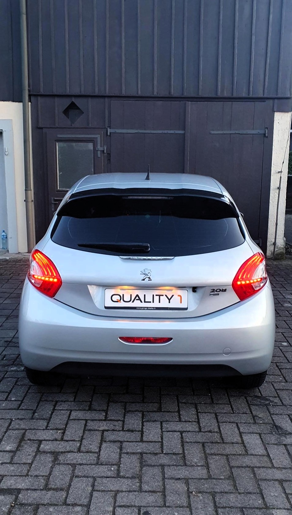 PEUGEOT 208 1.4 e-HDi Active EGS5-image-2