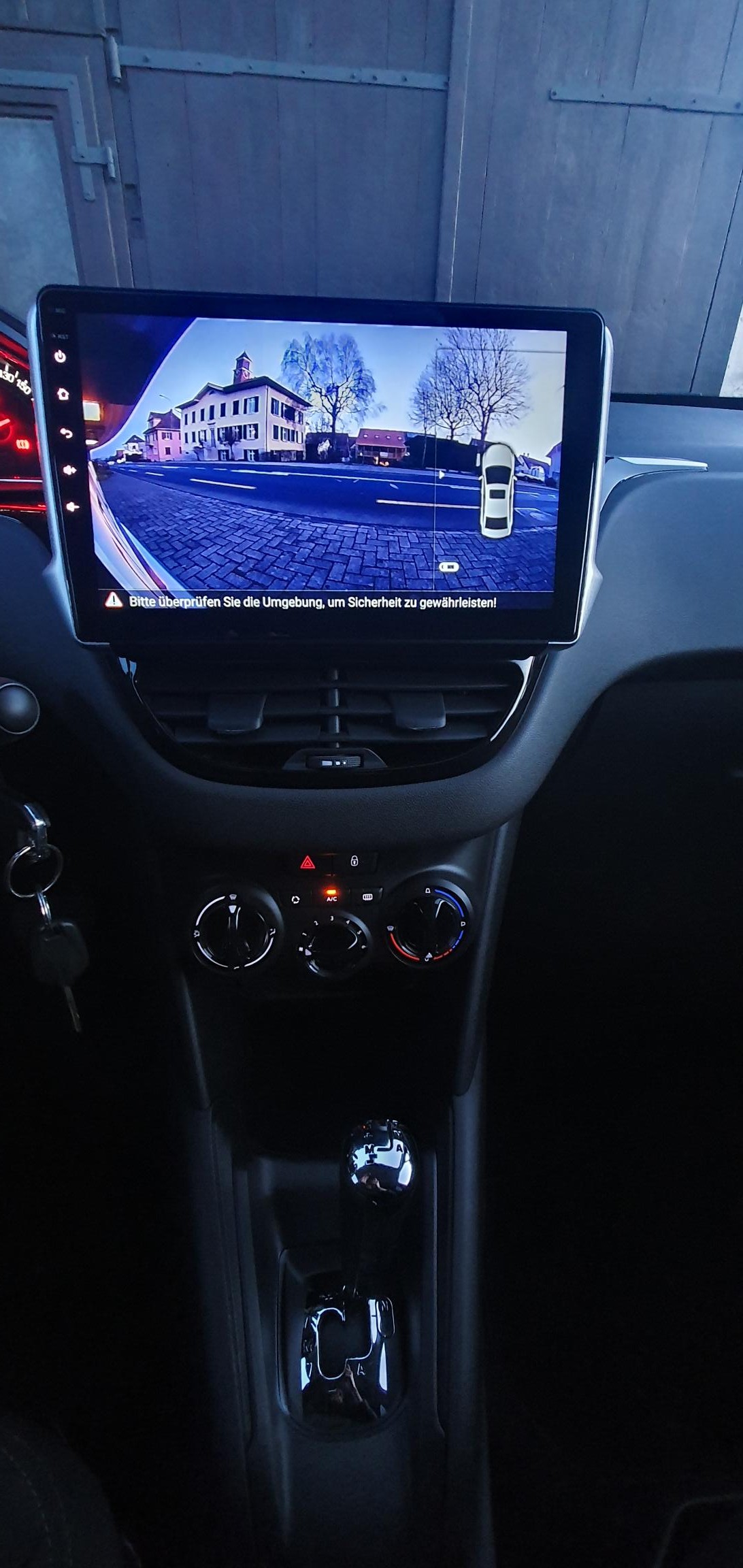 PEUGEOT 208 1.4 e-HDi Active EGS5-image-10