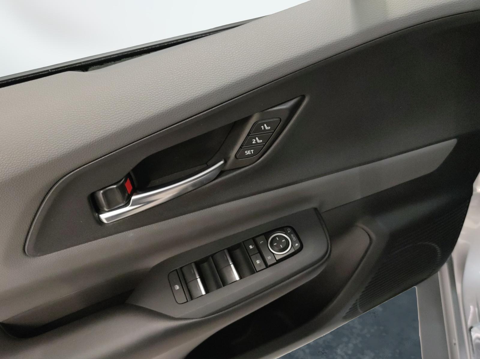 TOYOTA Prius 2.0 Plug-In-Hybrid Premium-image-14