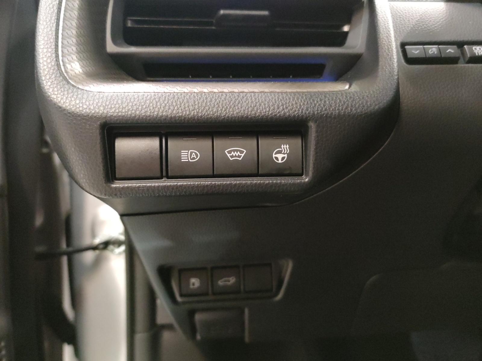 TOYOTA Prius 2.0 Plug-In-Hybrid Premium-image-16