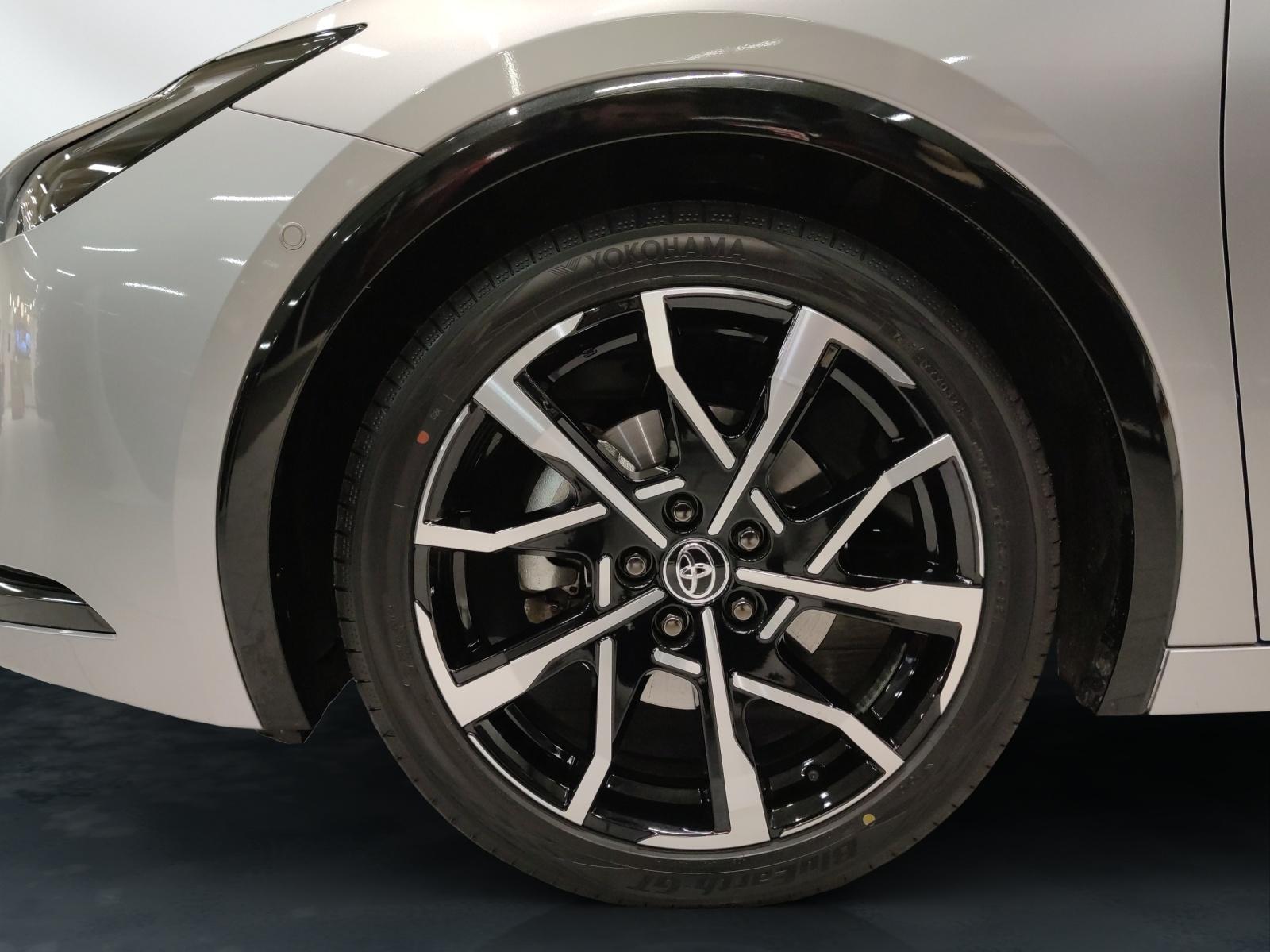 TOYOTA Prius 2.0 Plug-In-Hybrid Premium-image-15
