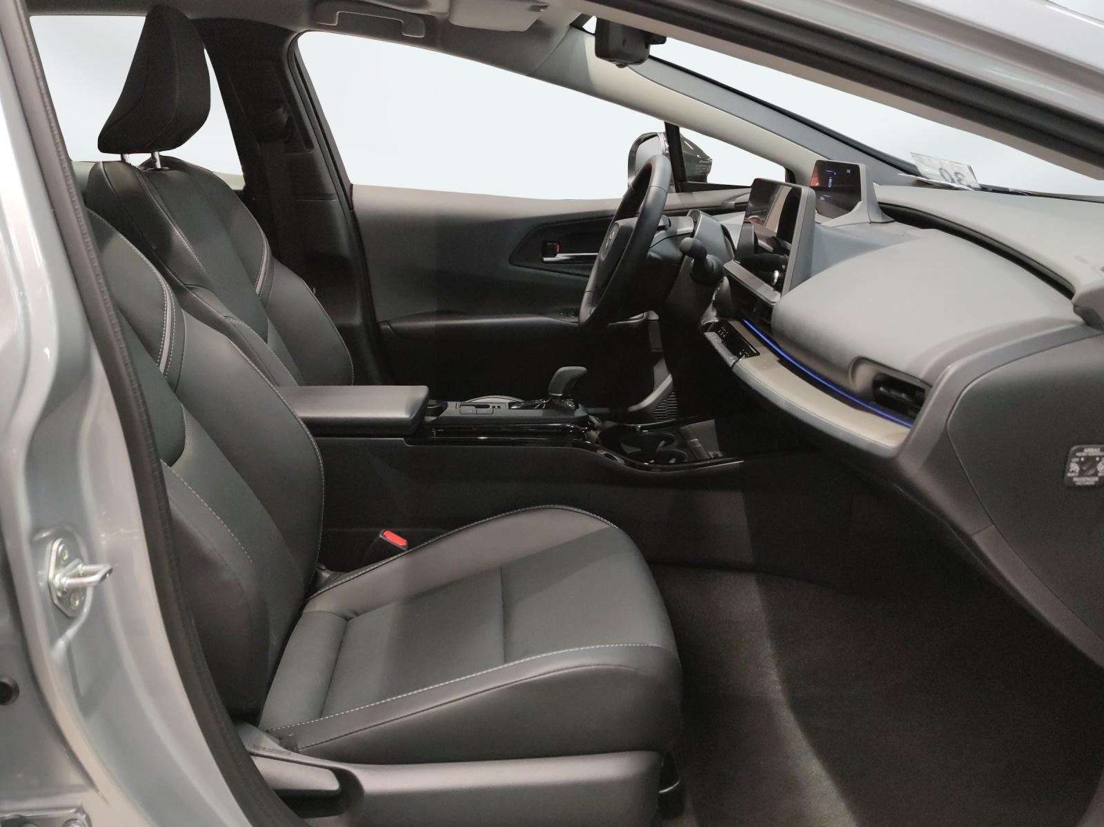TOYOTA Prius 2.0 Plug-In-Hybrid Premium-image-17