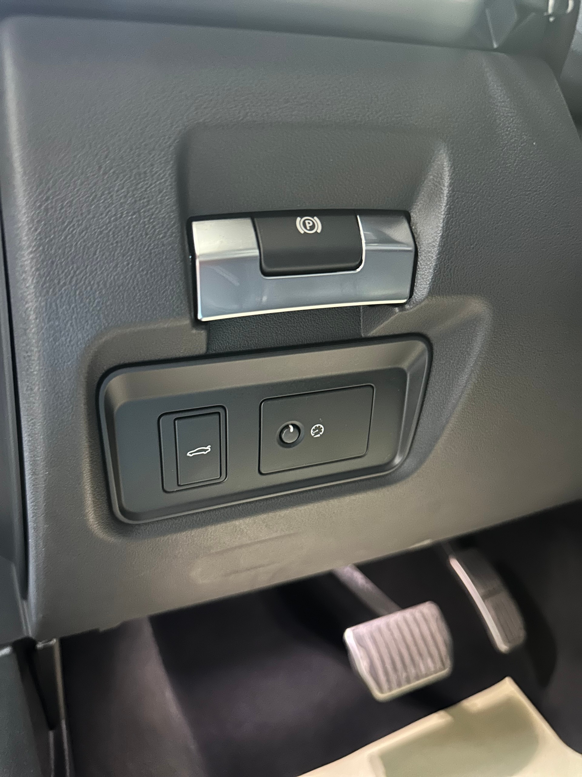 JAGUAR XE 30t 2.0 R-Sport AWD Automatic-image-21