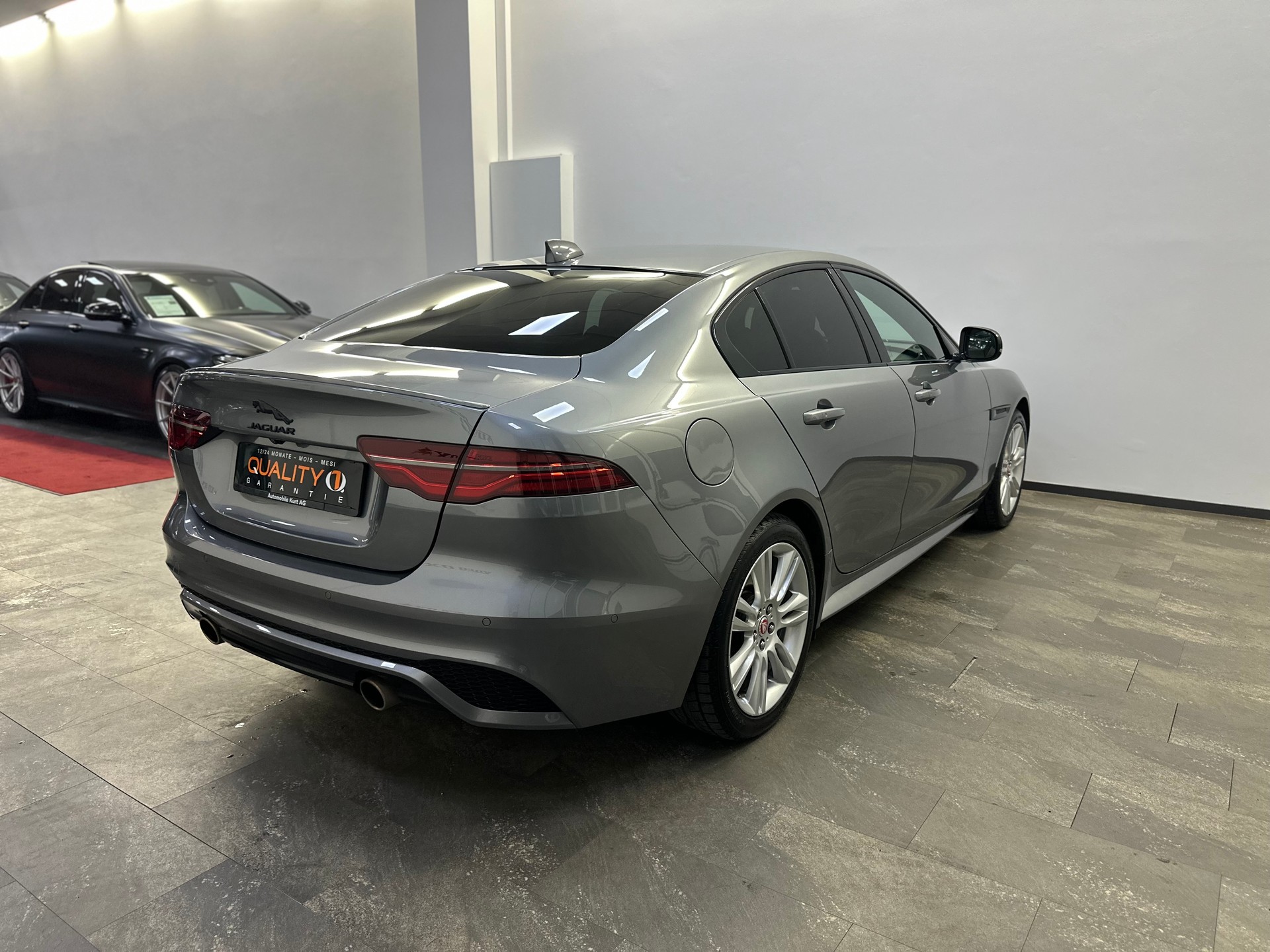 JAGUAR XE 30t 2.0 R-Sport AWD Automatic-image-8
