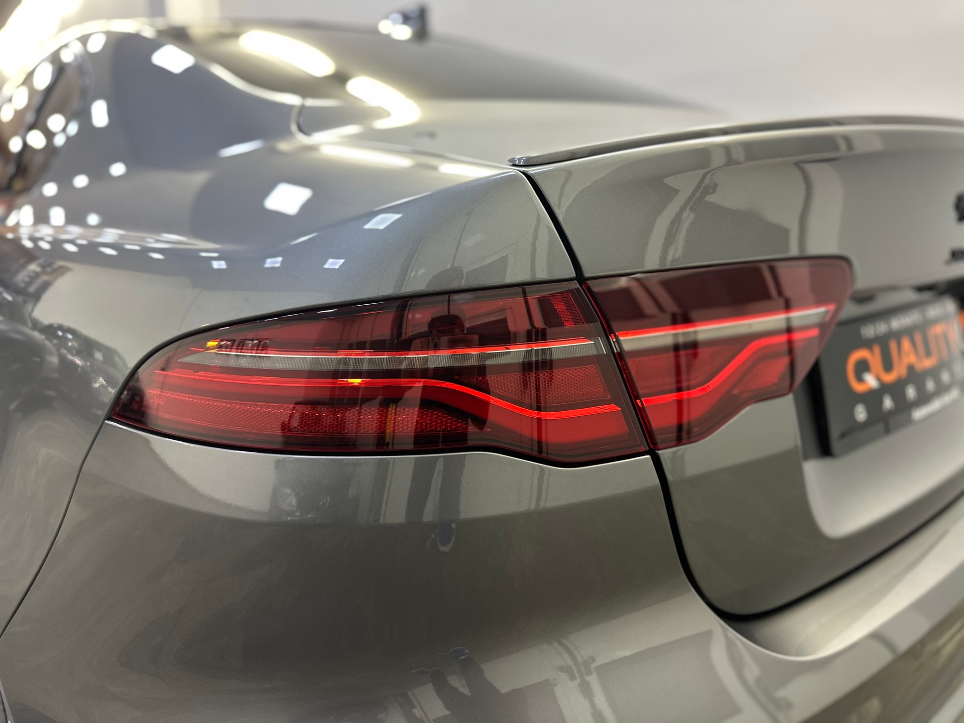 JAGUAR XE 30t 2.0 R-Sport AWD Automatic-image-4