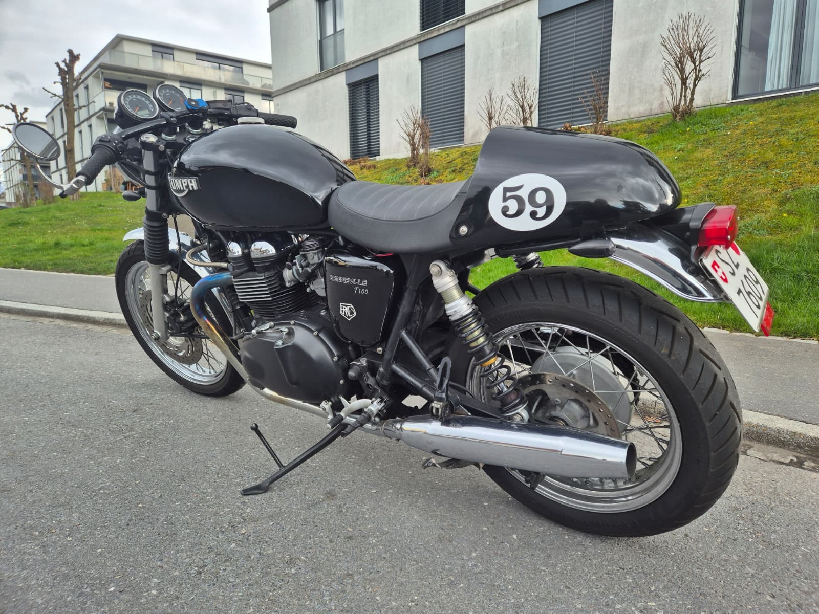 TRIUMPH Bonneville 900 i T 100-image-1