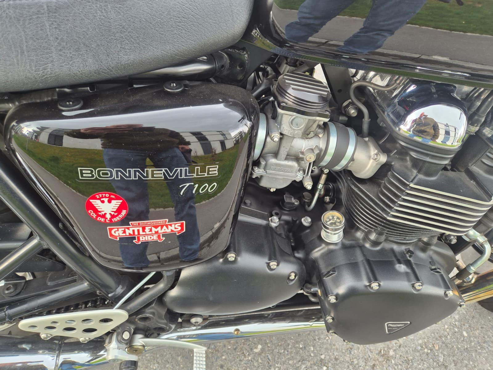 TRIUMPH Bonneville 900 i T 100-image-8