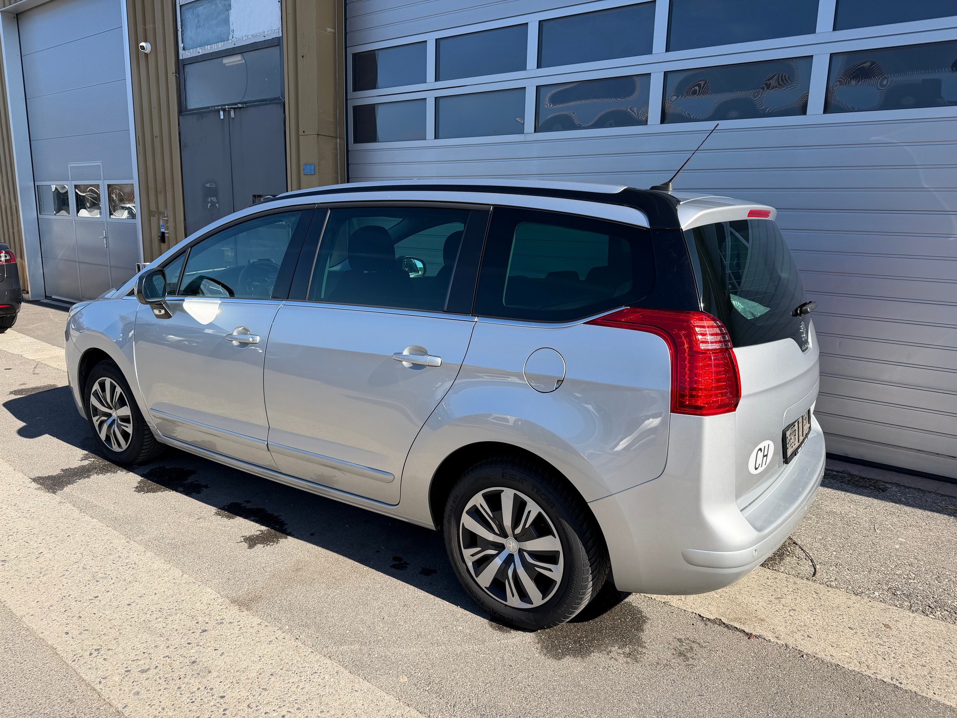PEUGEOT 5008 1.6 THP Sensation Tiptronic-image-3