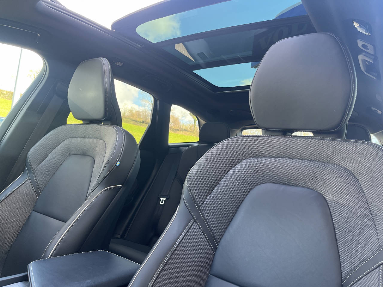 VOLVO XC60 2.0 T8 TE R-Design eAWD-image-15