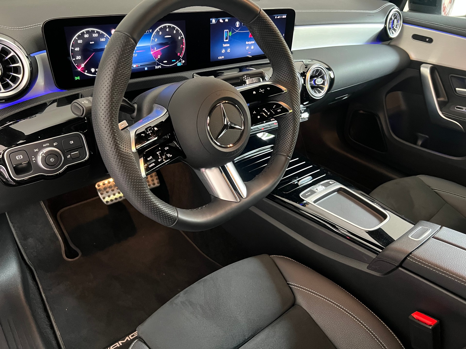 MERCEDES-BENZ CLA250 4M AMG Edition-image-9