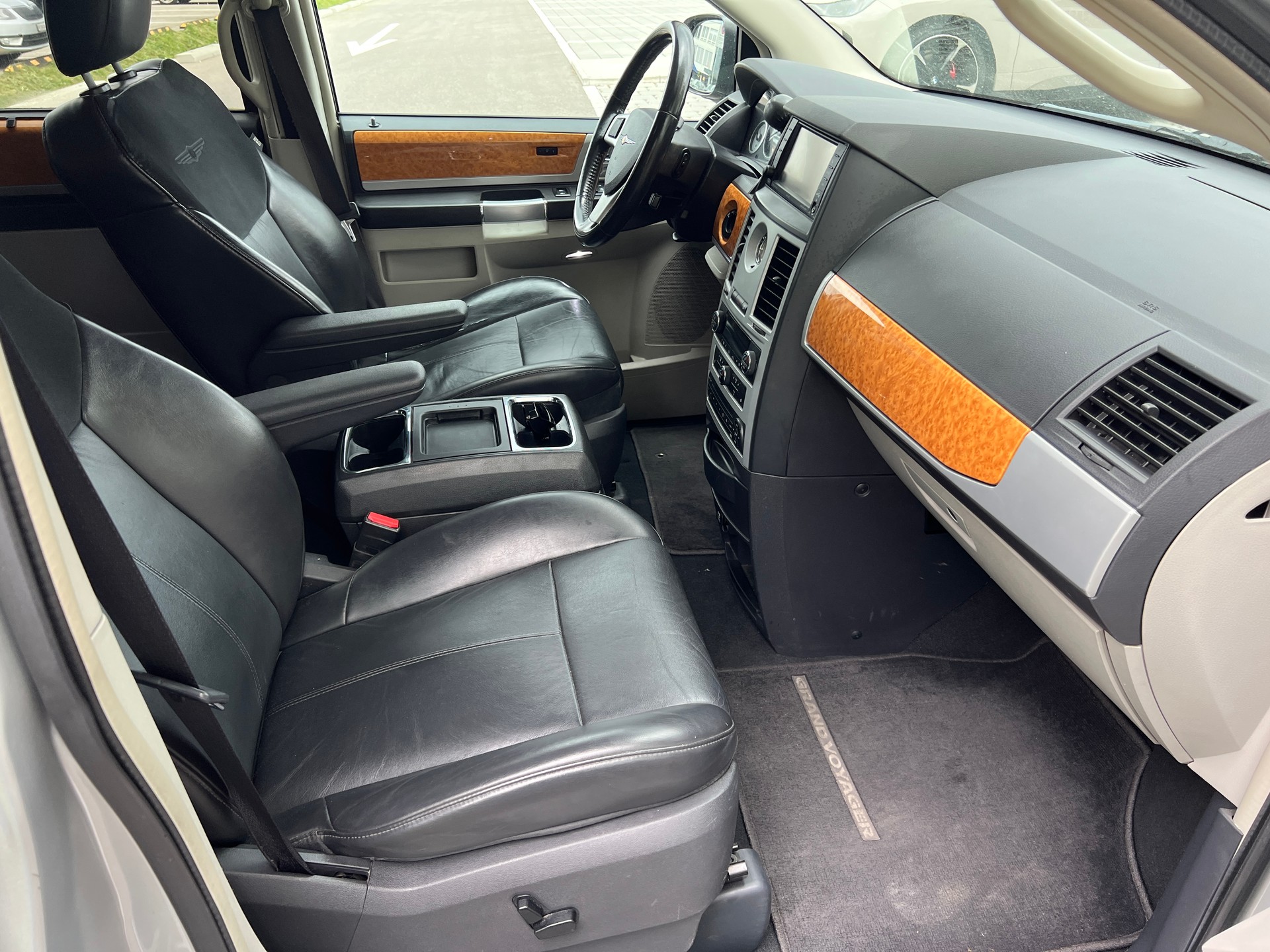 CHRYSLER Grand Voyager 3.8 Limited Automatic-image-9