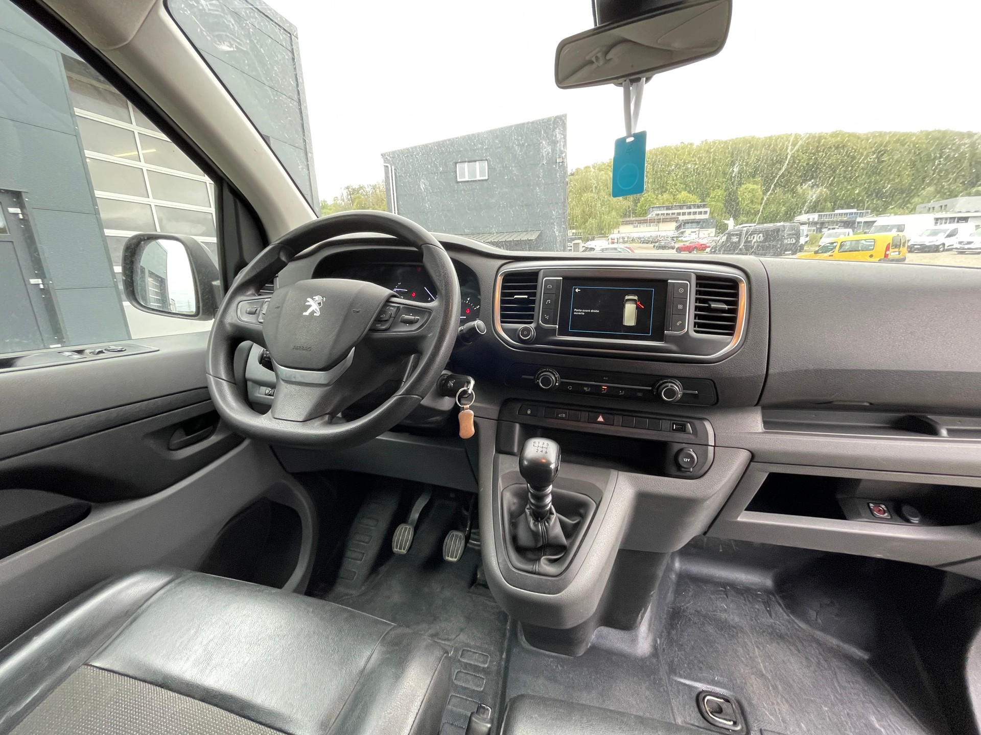 PEUGEOT Expert 2.0 BlueHDi 120 S&S Allure Standard-image-10