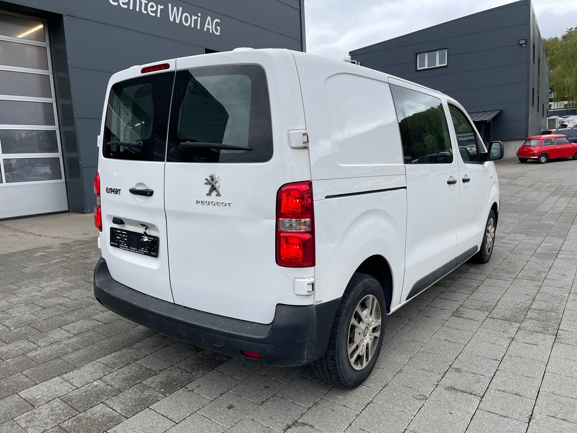 PEUGEOT Expert 2.0 BlueHDi 120 S&S Allure Standard-image-3