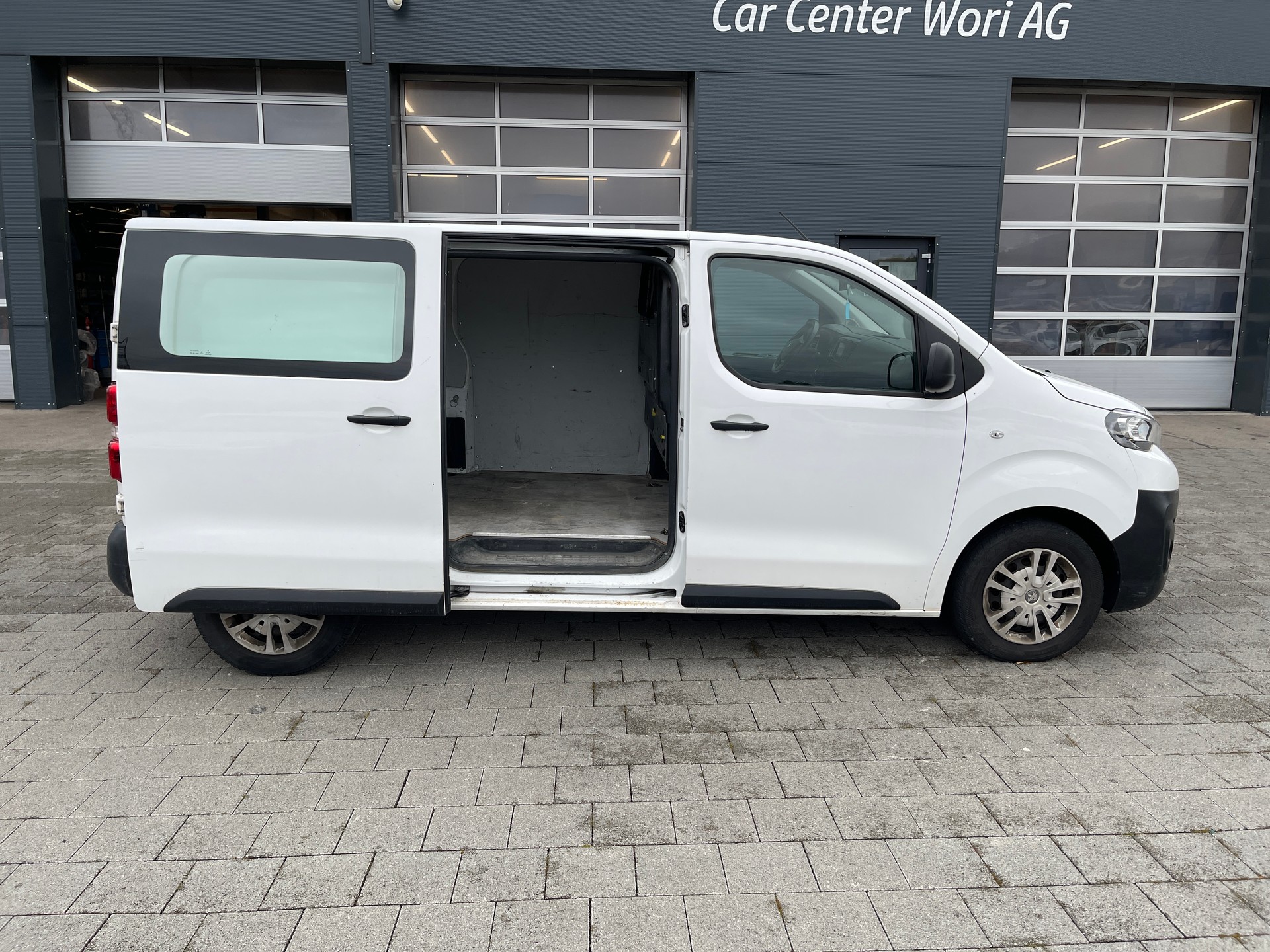 PEUGEOT Expert 2.0 BlueHDi 120 S&S Allure Standard-image-5
