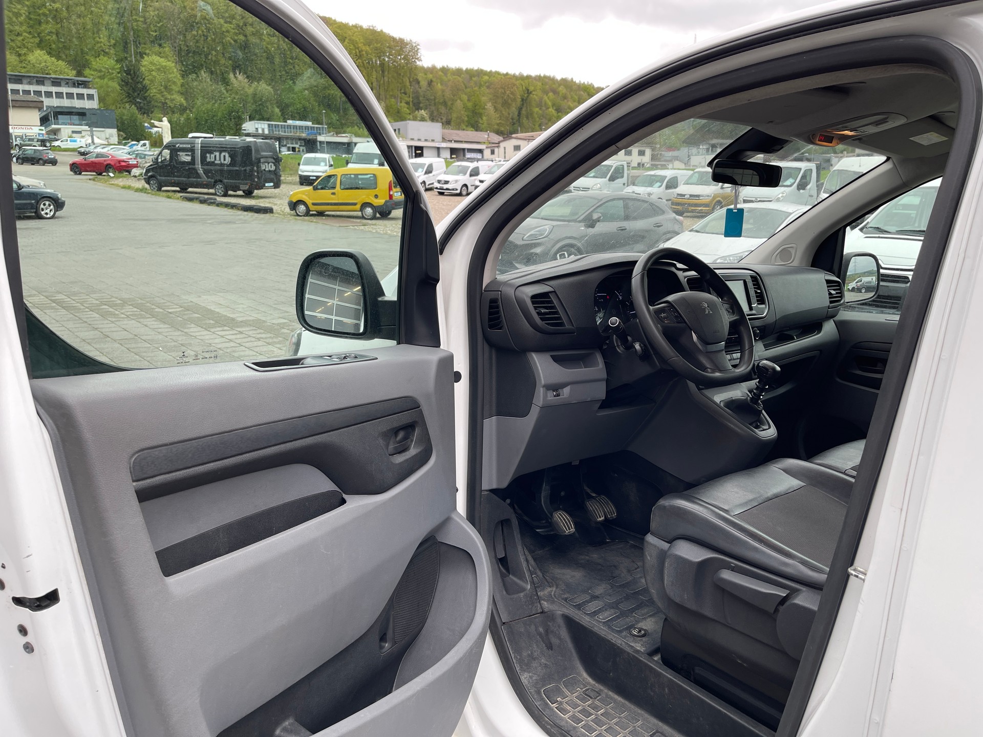PEUGEOT Expert 2.0 BlueHDi 120 S&S Allure Standard-image-8