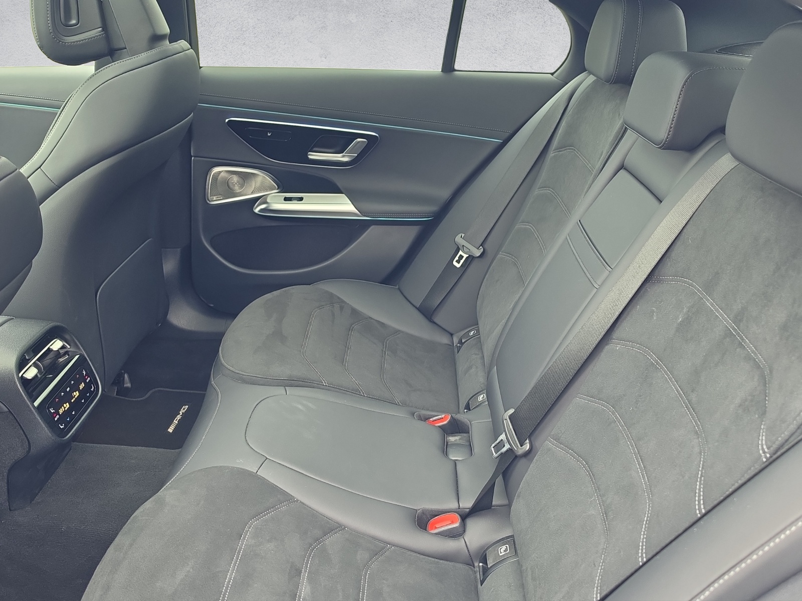 MERCEDES-BENZ E 220 d T 4Matic 9G-Tronic-image-13