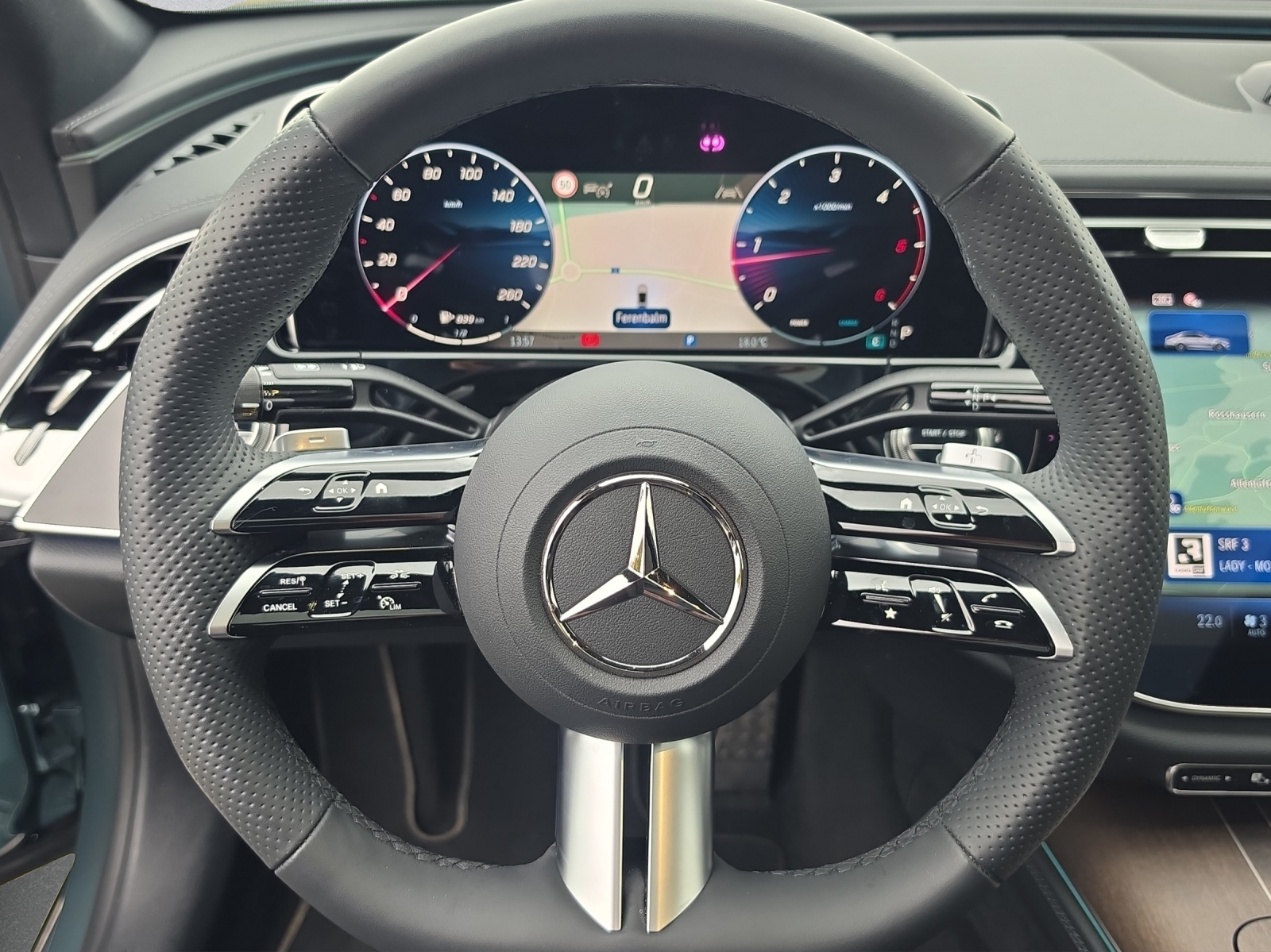 MERCEDES-BENZ E 220 d T 4Matic 9G-Tronic-image-9