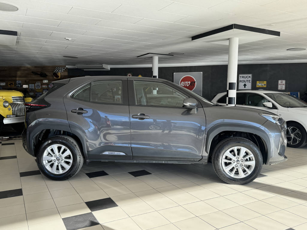 TOYOTA Yaris Cross 1.5 VVT-i HSD Comfort AWD-i-image-9