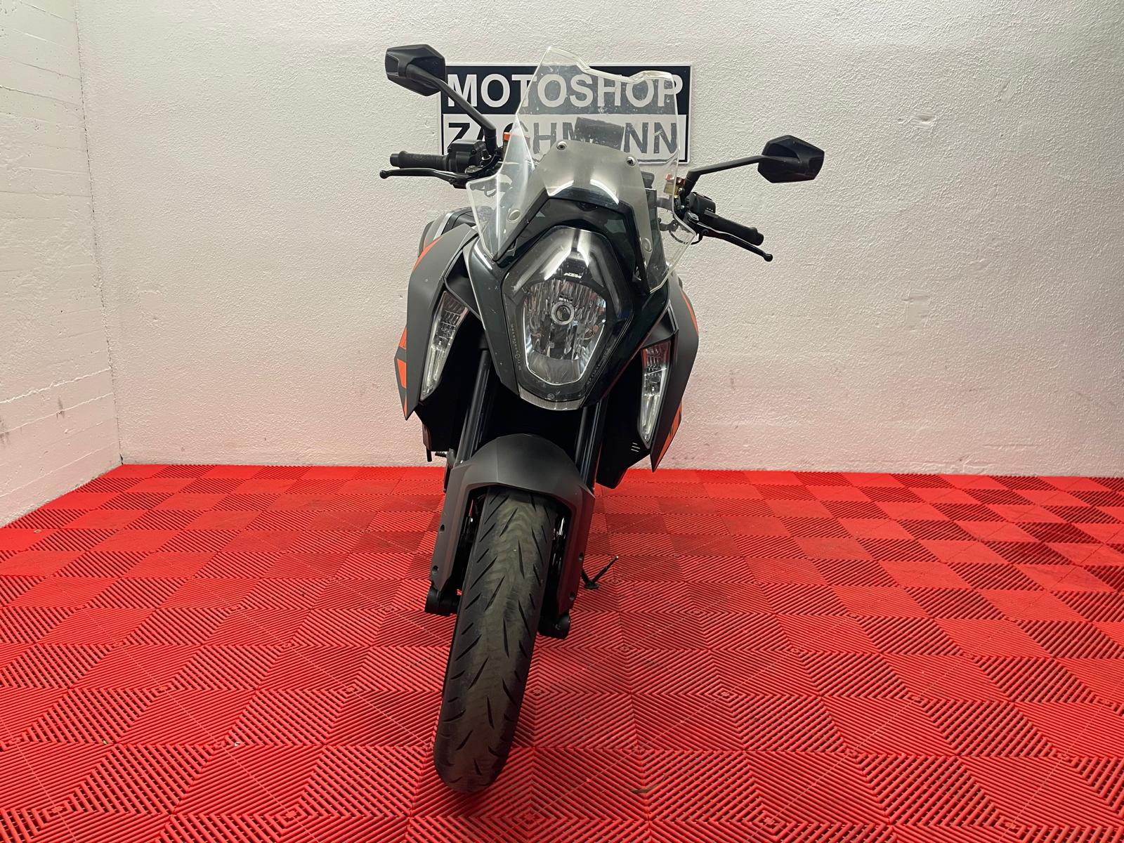 KTM 1290 Super Duke GT-image-2