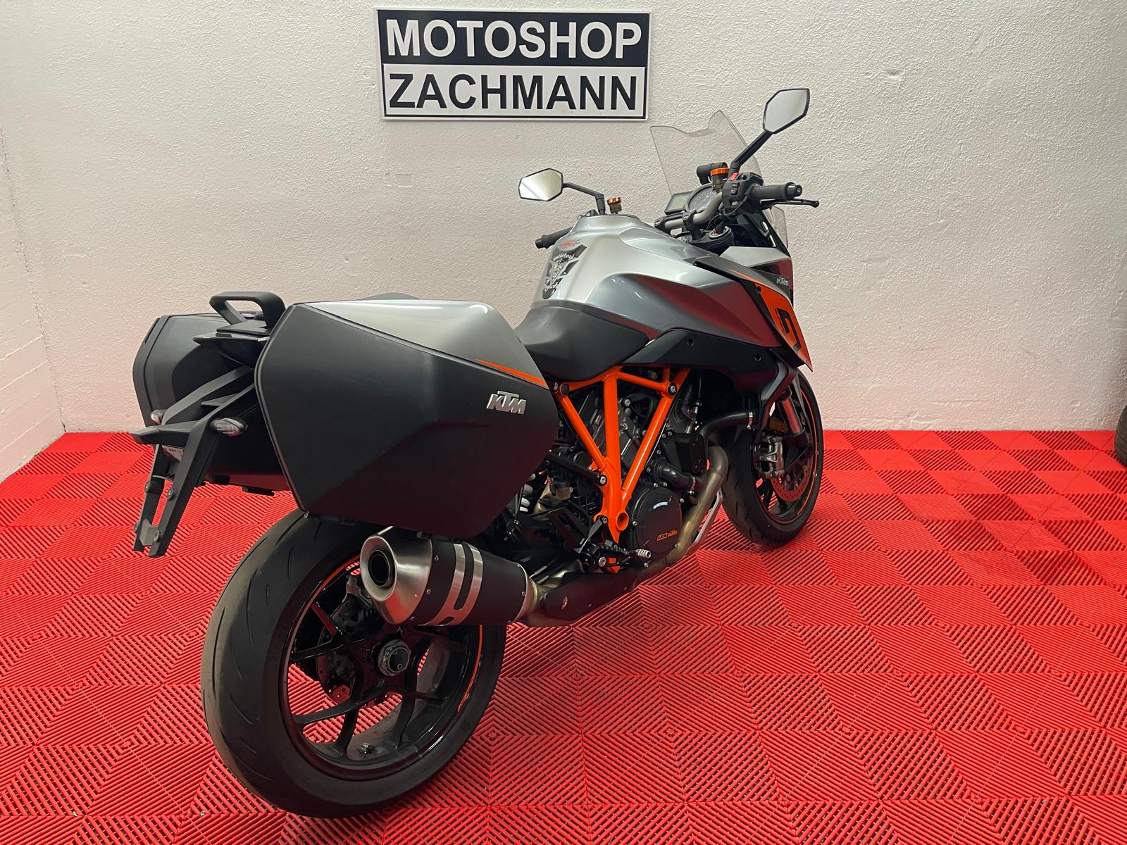 KTM 1290 Super Duke GT-image-7