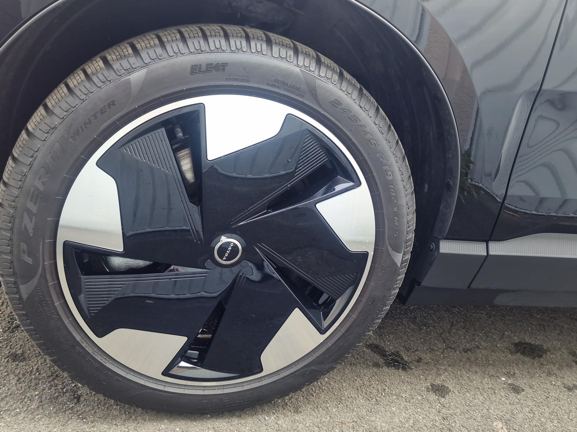 VOLVO EX30 E60 Twin Ultra Performance AWD-image-8