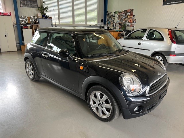 MINI One-showroom-element-2