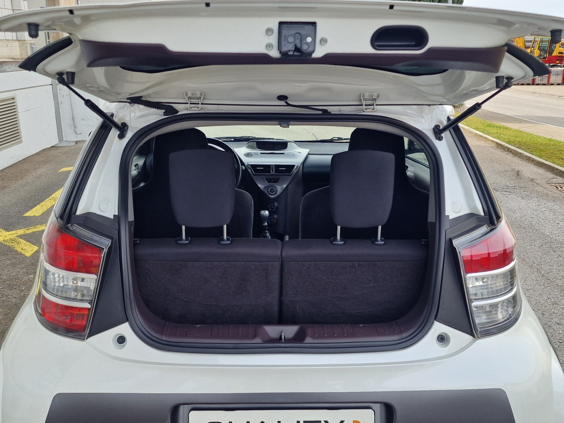 TOYOTA iQ2 1.0 VVT-i-image-12
