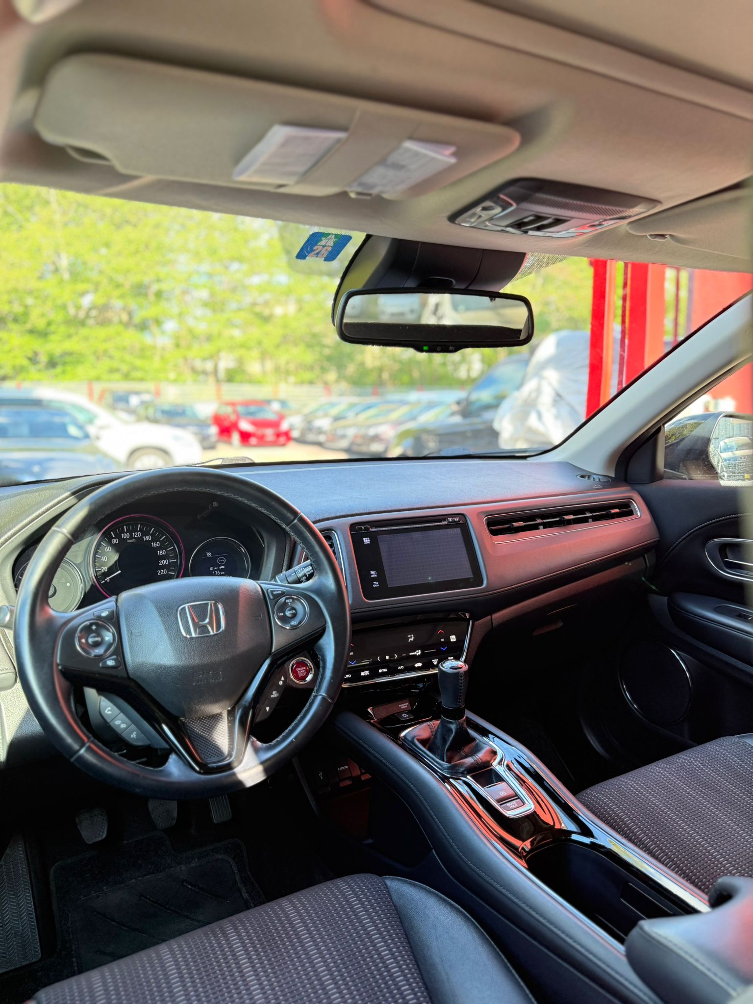 HONDA HR-V 1.6i-DTEC Executive-image-1