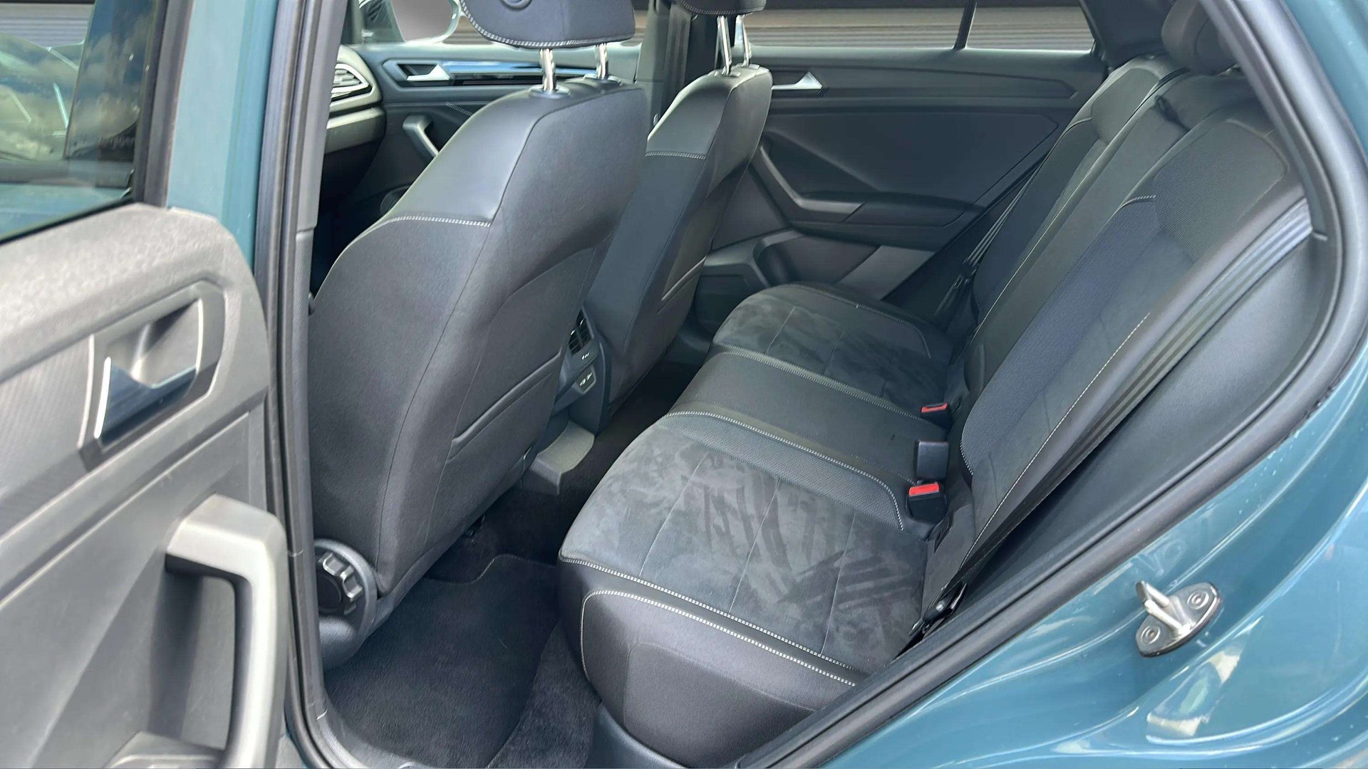 VW T-Roc 2.0 TSI R-Line DSG 4Motion mit AHK & Werksgarantie-image-12