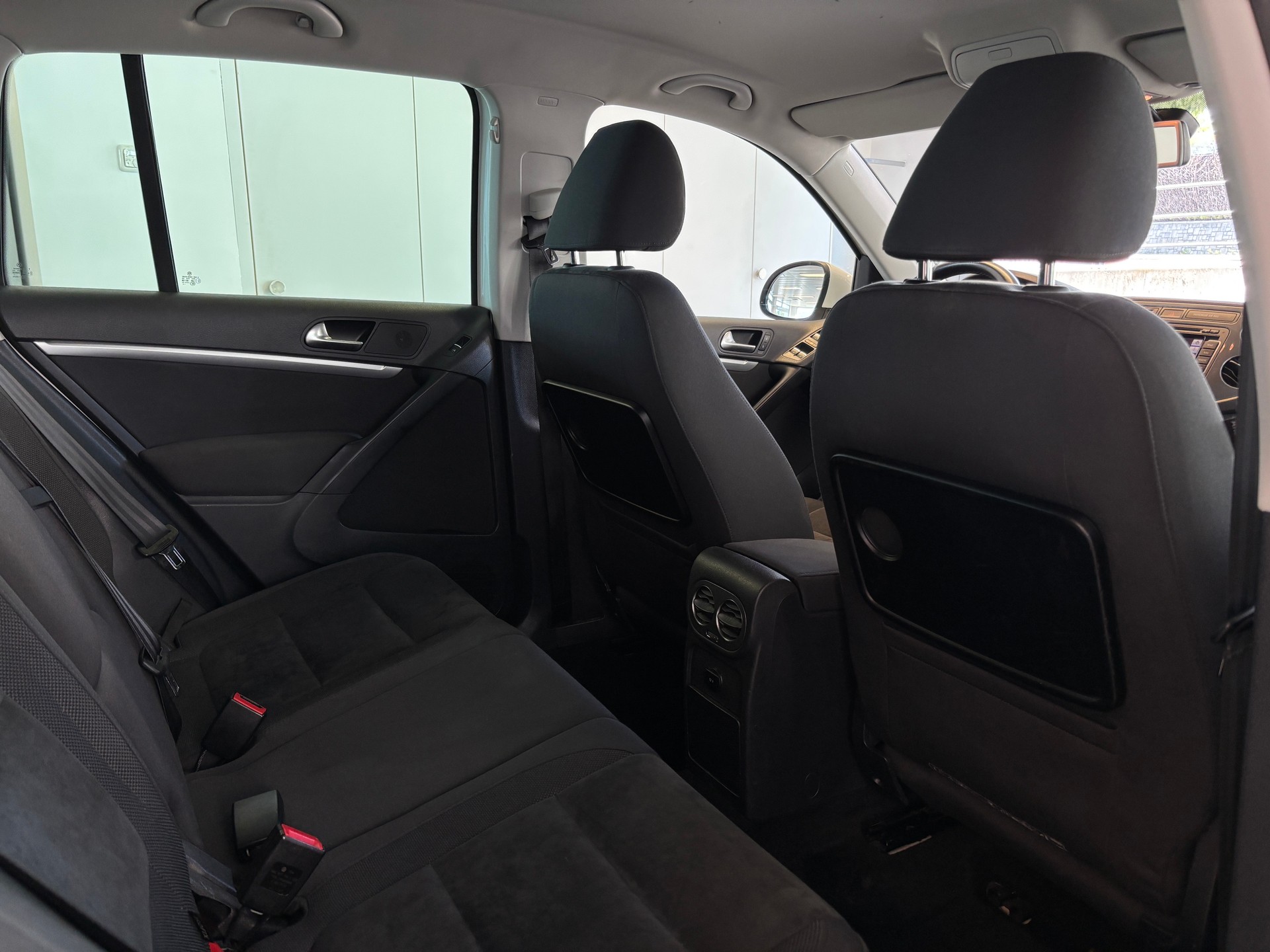 VW Tiguan 2.0 TDI BlueMotion Sport&Style 4Motion DSG-image-10