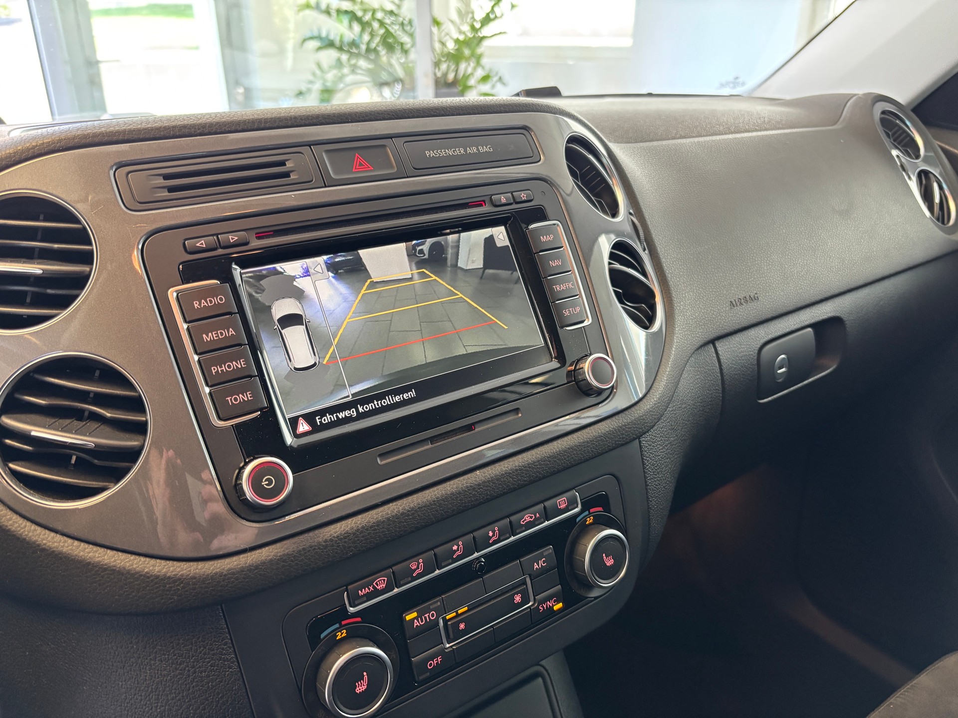 VW Tiguan 2.0 TDI BlueMotion Sport&Style 4Motion DSG-image-14