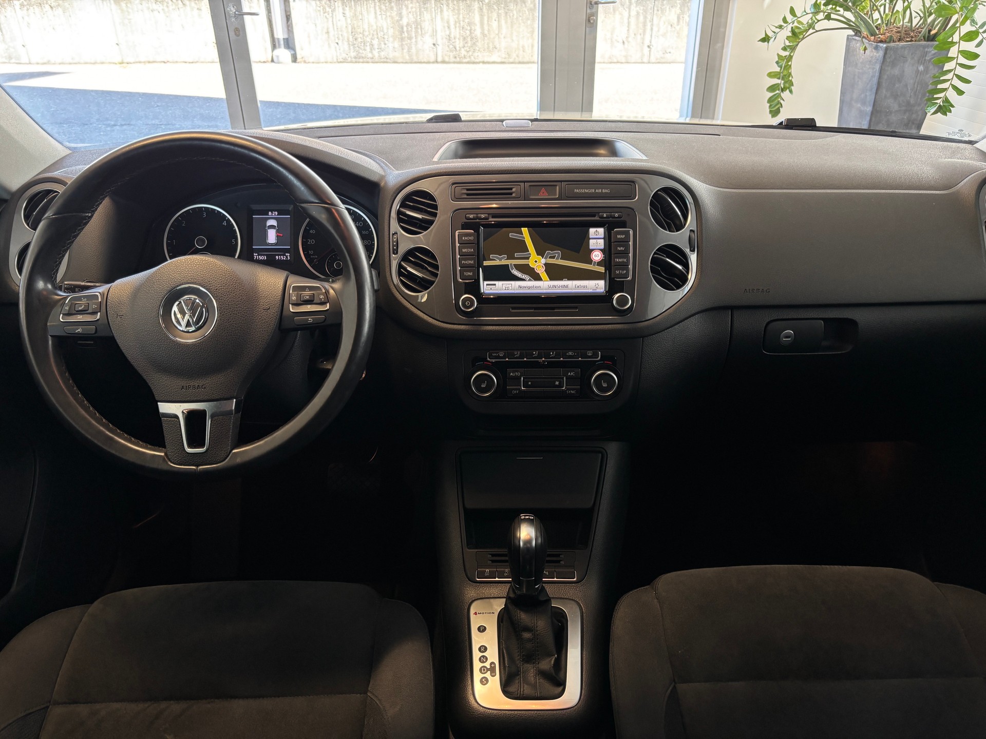 VW Tiguan 2.0 TDI BlueMotion Sport&Style 4Motion DSG-image-12