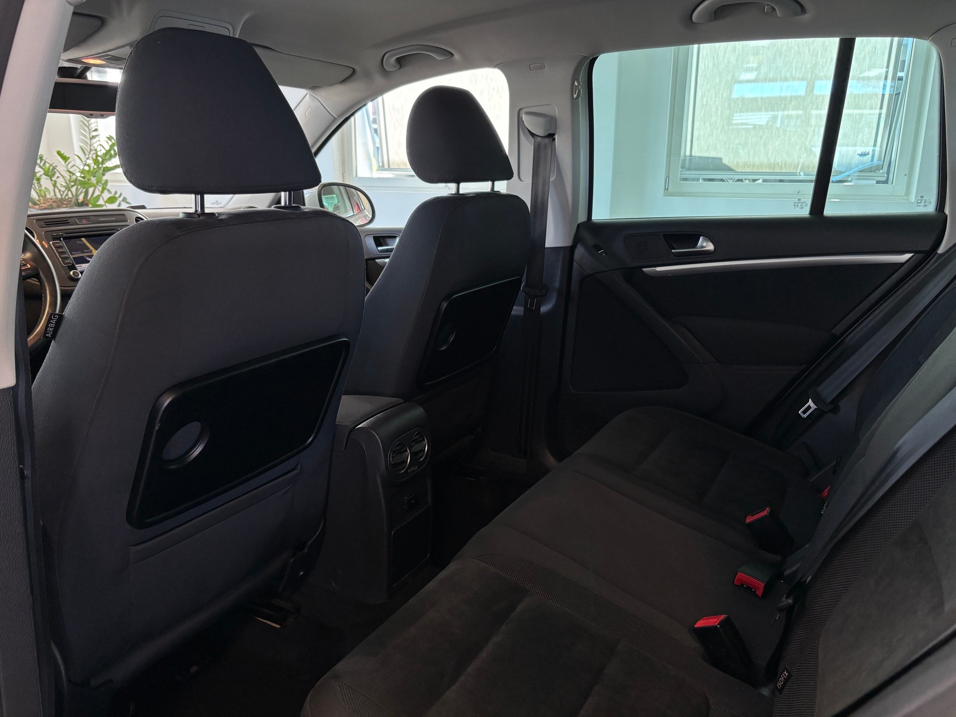 VW Tiguan 2.0 TDI BlueMotion Sport&Style 4Motion DSG-image-11