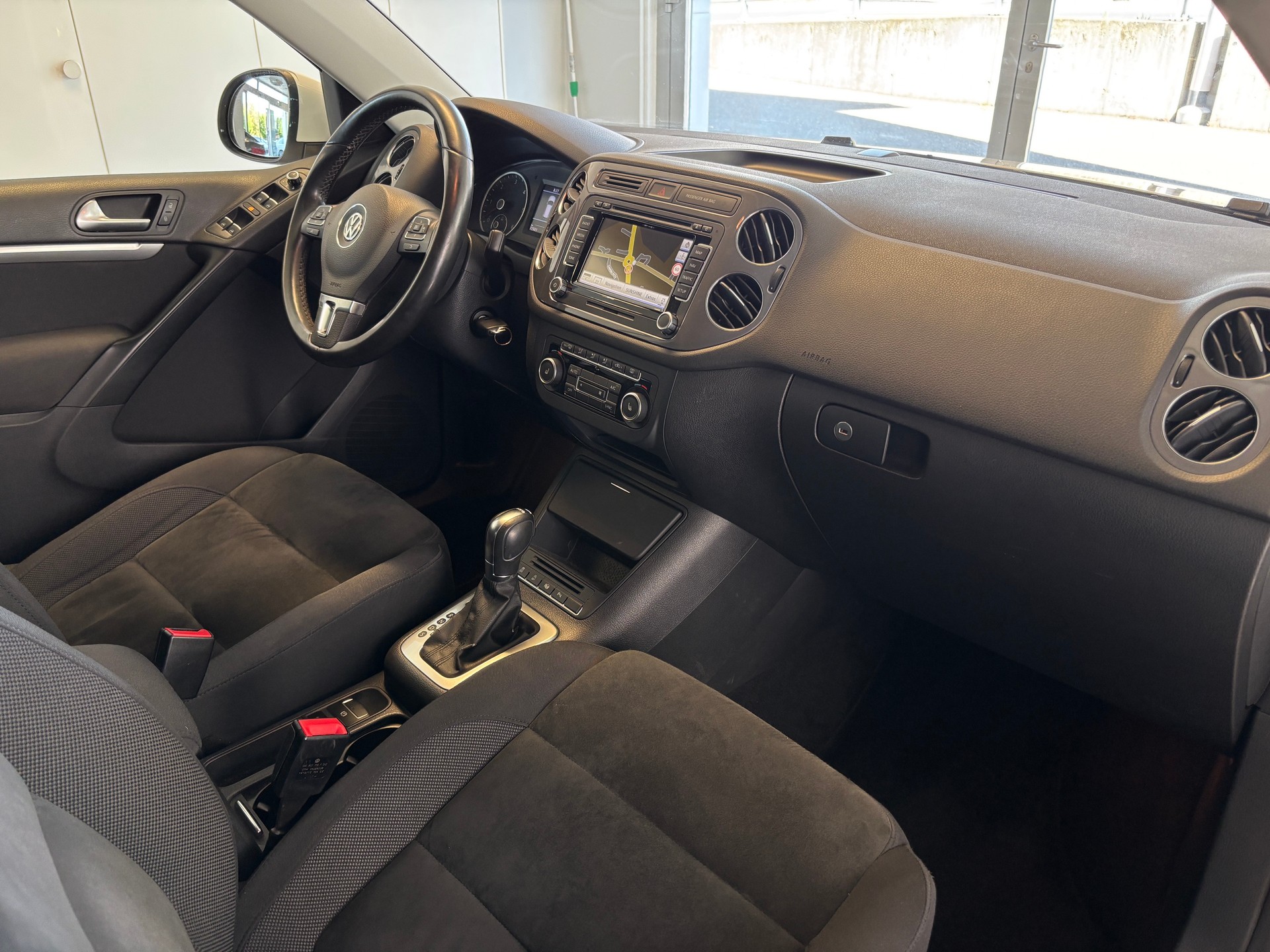 VW Tiguan 2.0 TDI BlueMotion Sport&Style 4Motion DSG-image-7