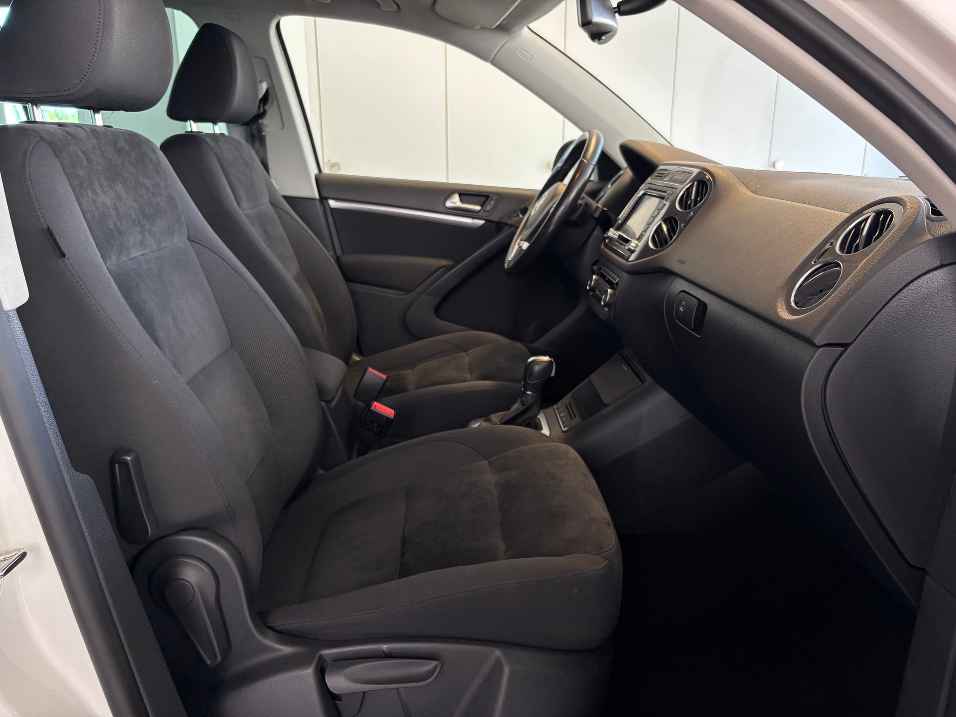 VW Tiguan 2.0 TDI BlueMotion Sport&Style 4Motion DSG-image-9