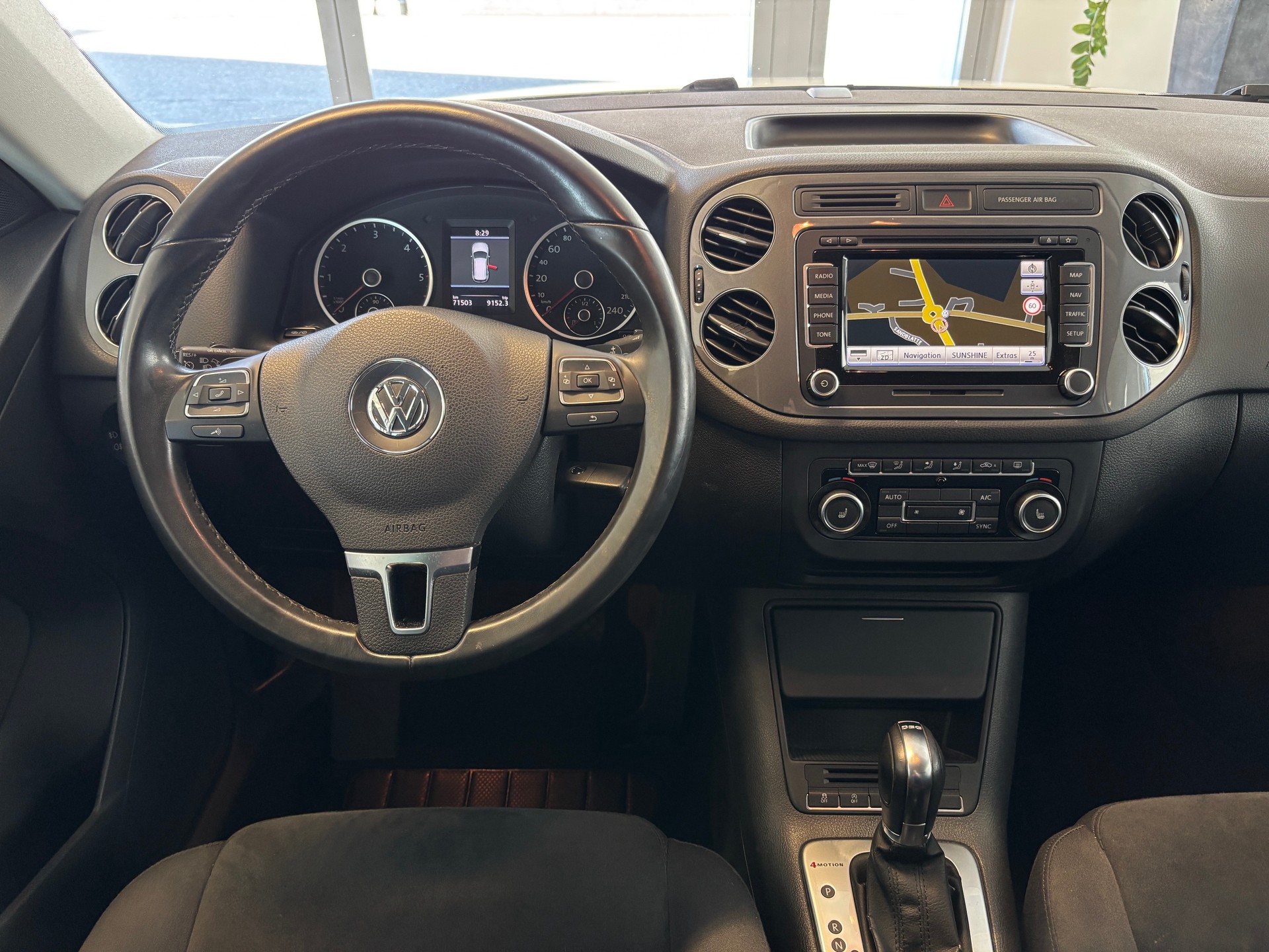 VW Tiguan 2.0 TDI BlueMotion Sport&Style 4Motion DSG-image-13