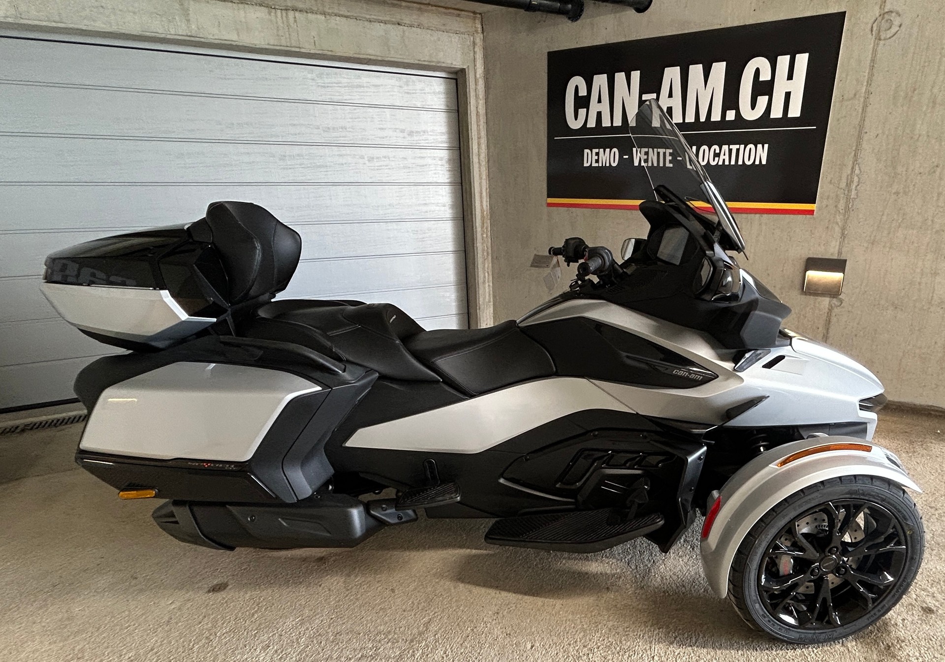 CAN-AM RT Limited-image-2