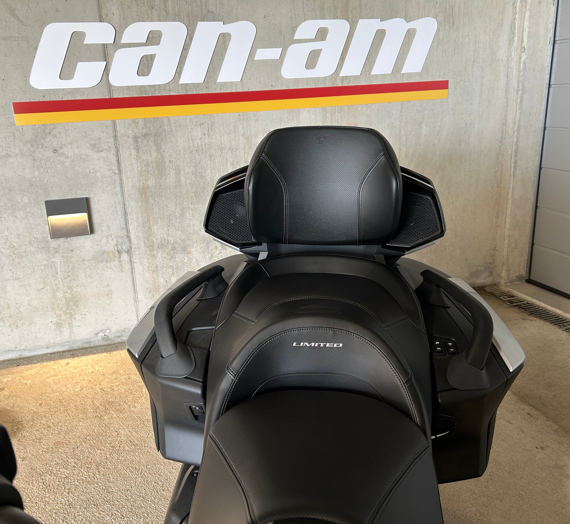 CAN-AM RT Limited-image-3