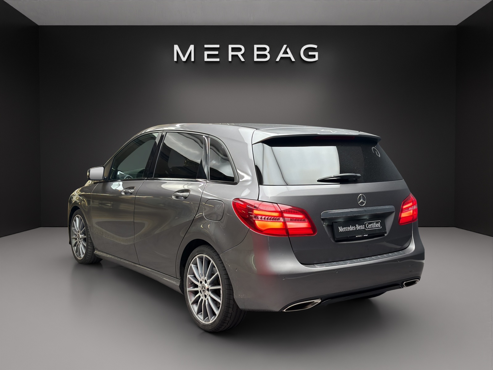 MERCEDES-BENZ B 220 Urban 4Matic-image-3