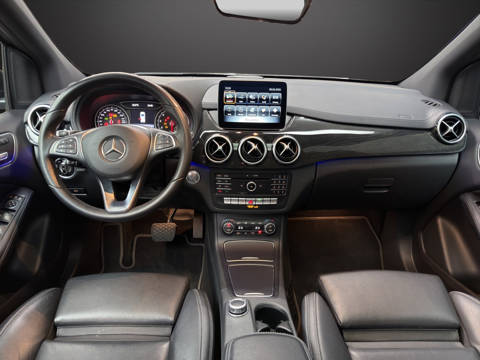 MERCEDES-BENZ B 220 Urban 4Matic-image-5