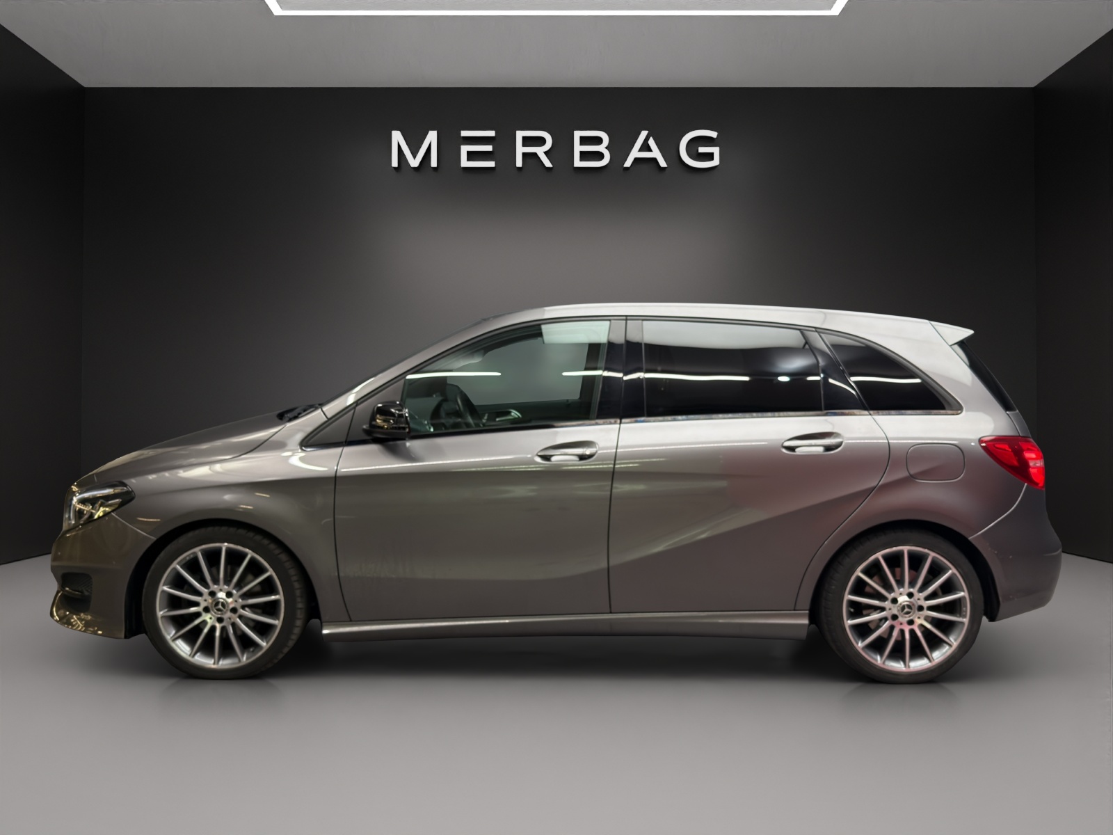 MERCEDES-BENZ B 220 Urban 4Matic-image-2