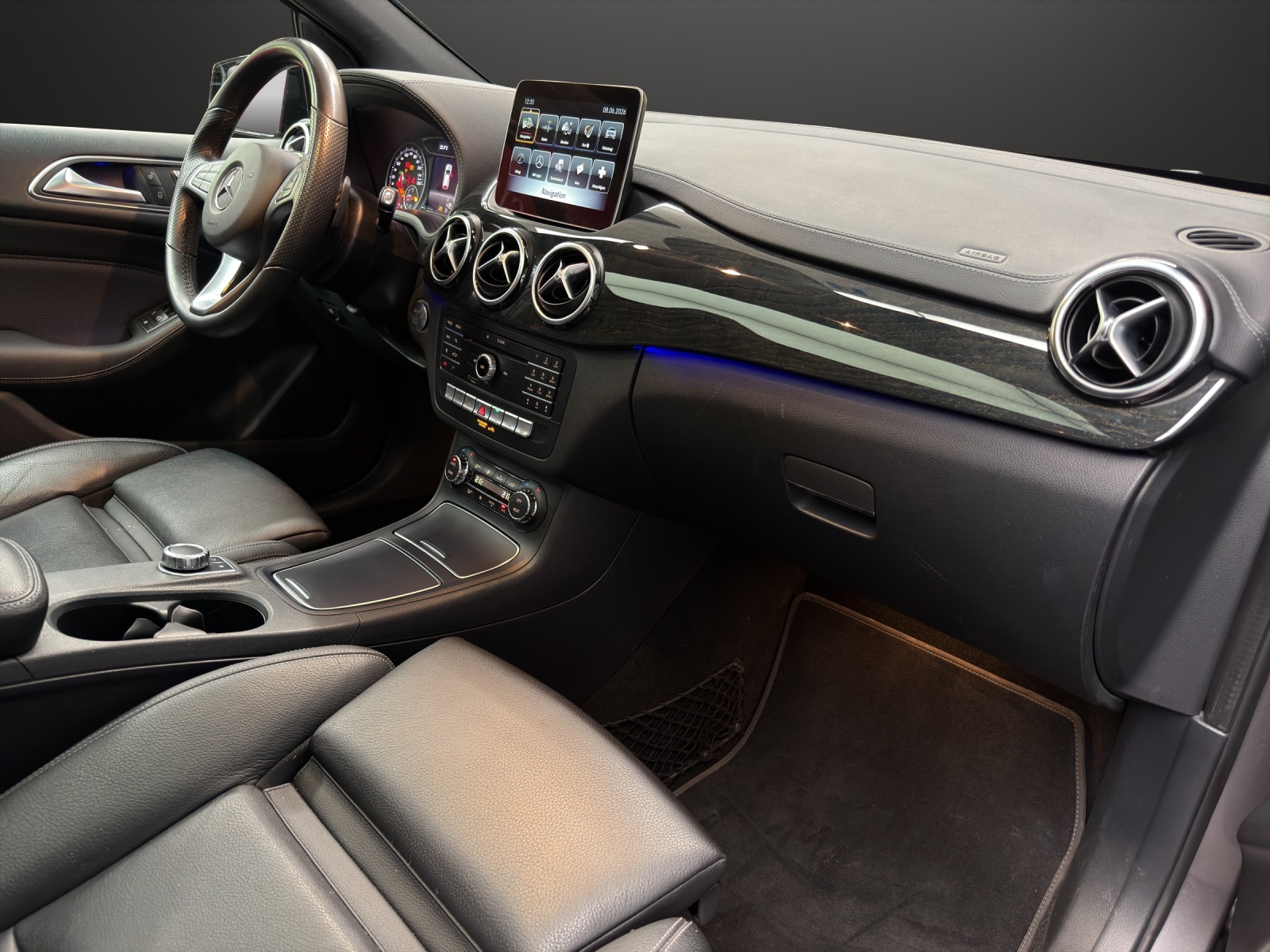 MERCEDES-BENZ B 220 Urban 4Matic-image-7