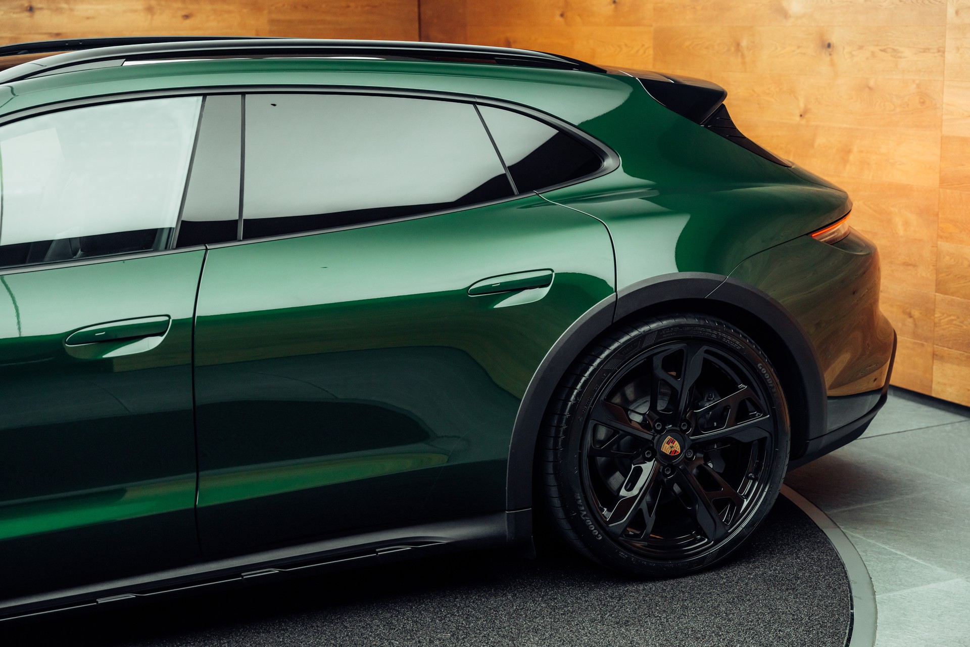 PORSCHE Taycan 4 Cross Turismo Performance Batterie Plus 105kWh-image-9