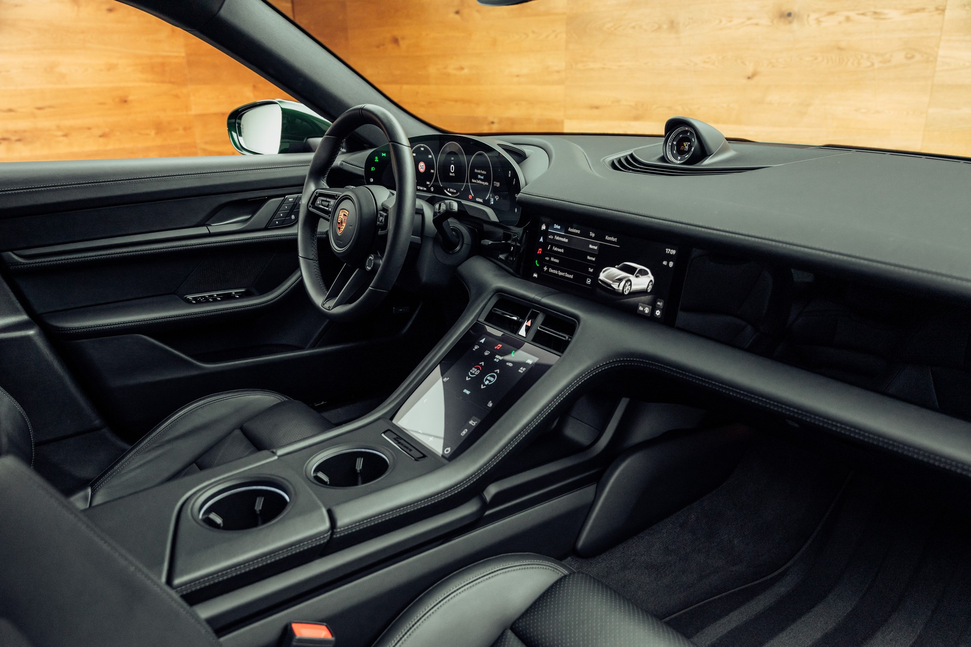 PORSCHE Taycan 4 Cross Turismo Performance Batterie Plus 105kWh-image-17