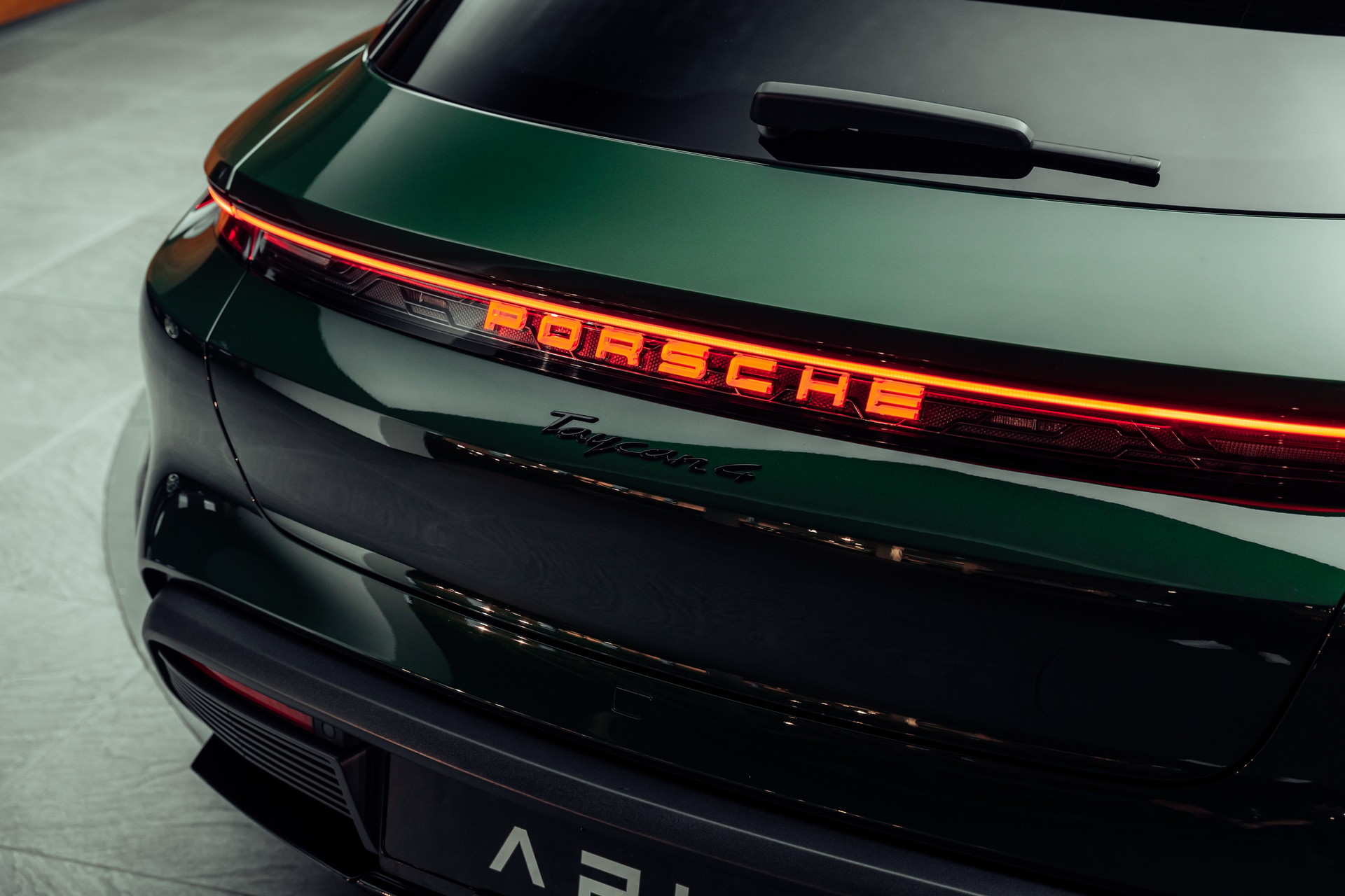 PORSCHE Taycan 4 Cross Turismo Performance Batterie Plus 105kWh-image-23