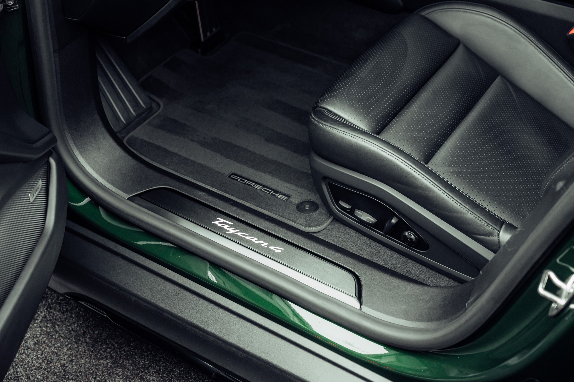 PORSCHE Taycan 4 Cross Turismo Performance Batterie Plus 105kWh-image-6